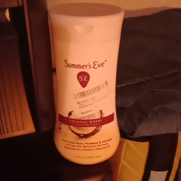 Summer's Eve coconut water cleansing wash - Picture 4 of 4